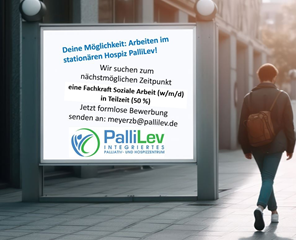 In einer Fußgängerzone steht eine große Werbefläche mit der Stellenausschreibung des Hospizes.